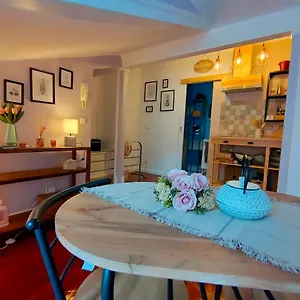Casa Shardana , Lisbon Portugal